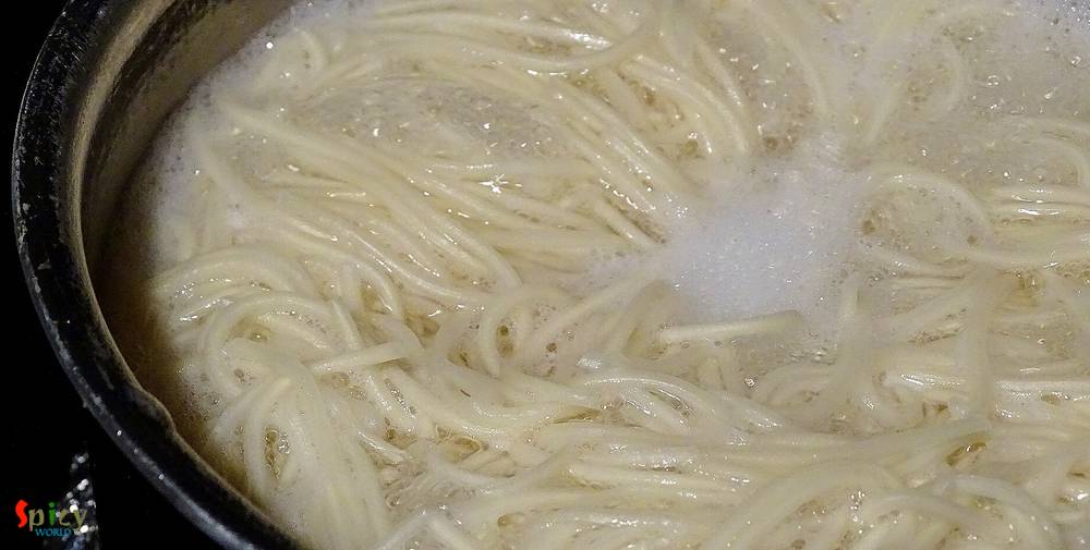 Cooking Step: Chicken Hakka Noodles Cooking Step: Chicken Hakka Noodles