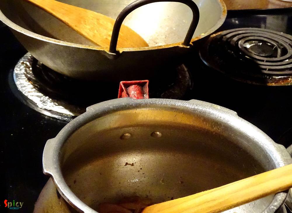 Cooking Step: Chicken do Rangeela / Double colored Chicken Cooking Step: Chicken do Rangeela / Double colored Chicken