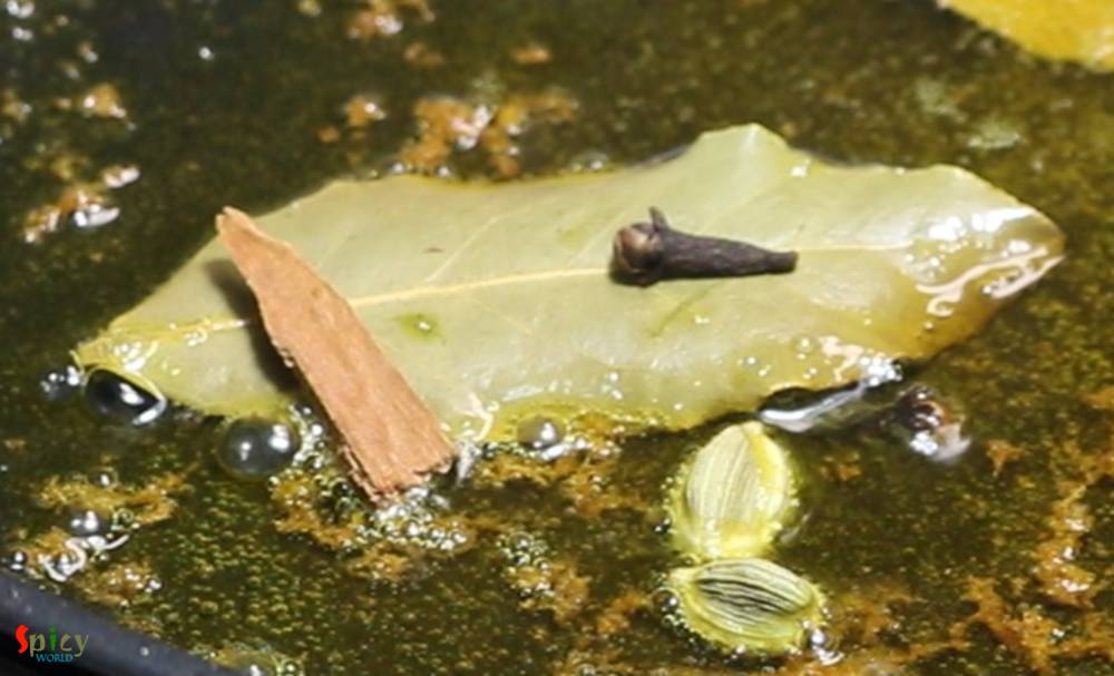 Cooking Step: Chingri Macher Malai Curry / Prawn curry with Coconut Milk Cooking Step: Chingri Macher Malai Curry / Prawn curry with Coconut Milk