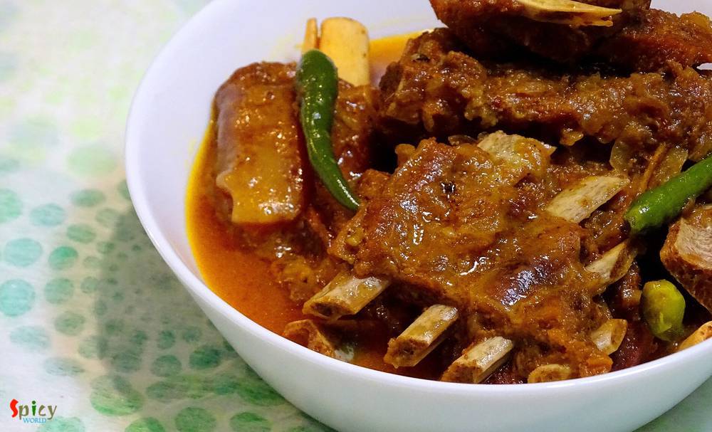 Adabata aar kacha-lonkar Mutton / Mutton curry with ginger and green chilies