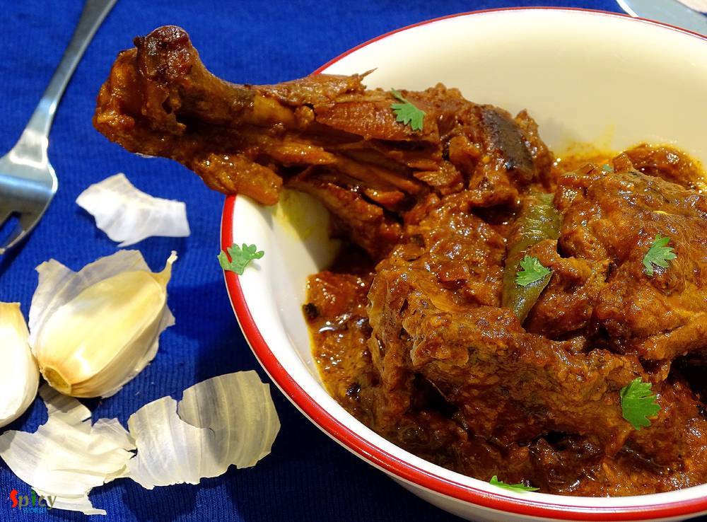Lehsuni Murgh Masala / Garlic flavoured Chicken curry